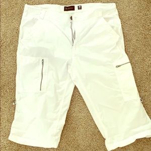 Men’s white cargo shorts